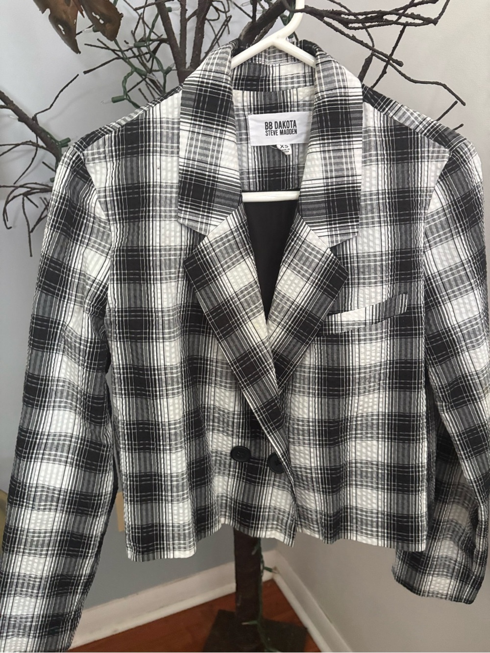 BB Dakota Black & White Plaid Cropped Blazer